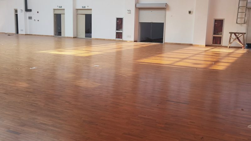 小标题：实木地板保养的重要性